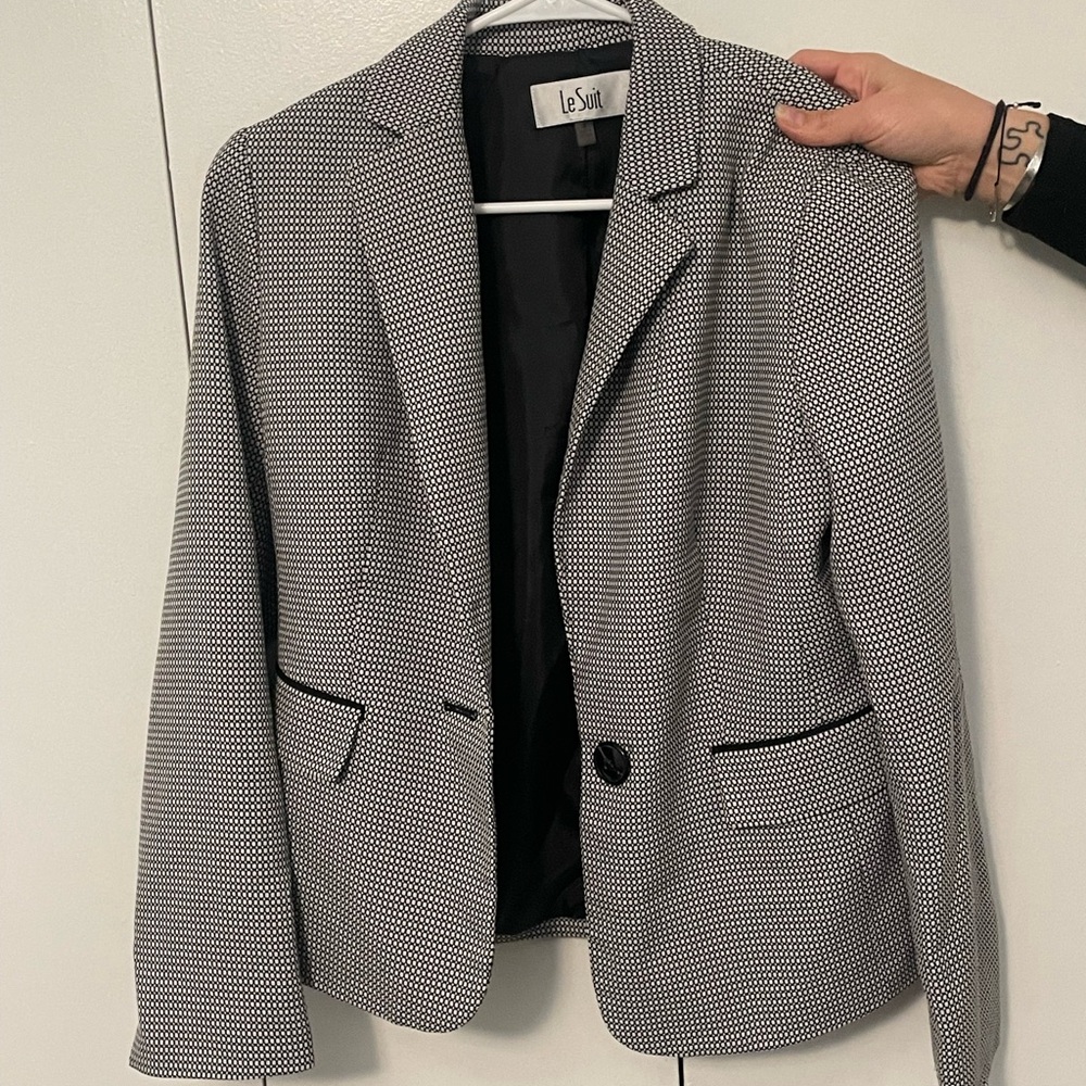 Le Suit Monochrome Textured Blazer